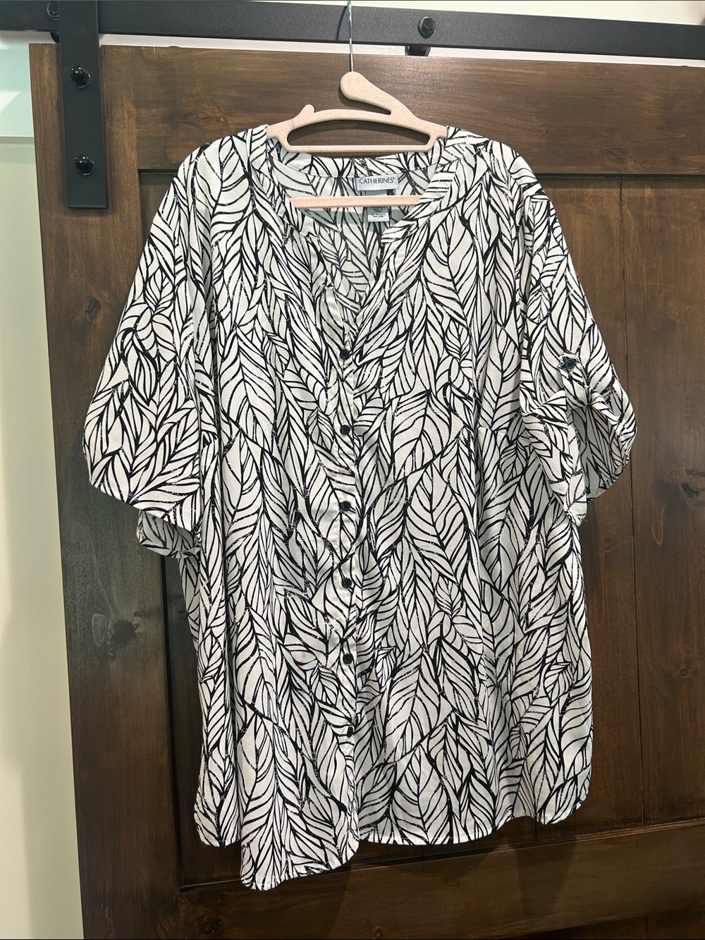 E415 Catherines Black & White Leaf-Print Button Front Top Sz. 2X